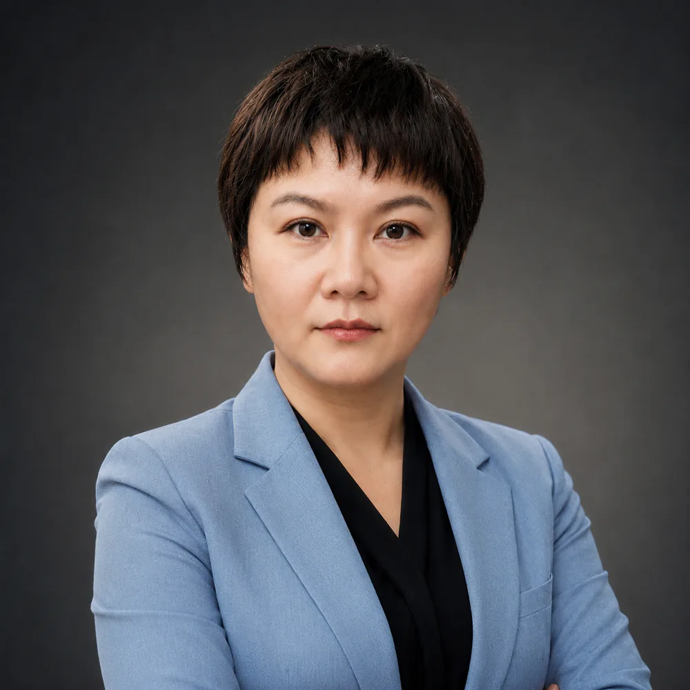 邹华芝(Hazel Zou),运营负责人职业照